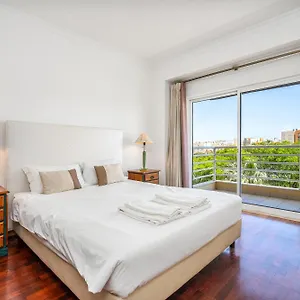 https://vilamoura-central-2-bedroom-flat.hotelaalgarve.com