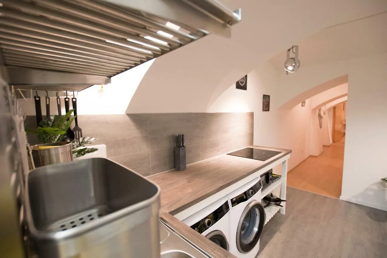 The Maze Apartment Lubiana 0*,
